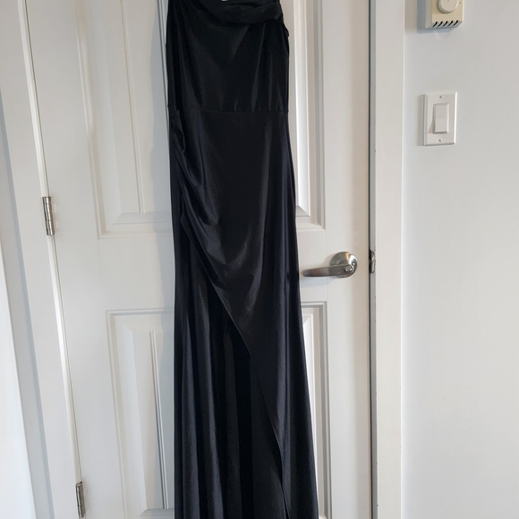 Black One-Shoulder Evening Gown with Side Slit - Picture 2 of 4